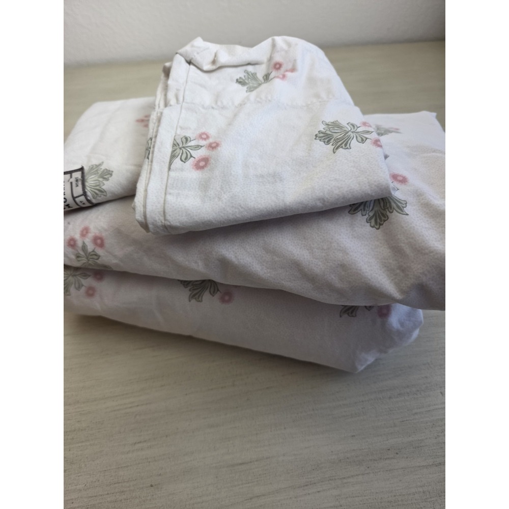 William Morris Queen Sheet Set White Small Flowers 1 Flat 1 Fitted 2 Pillowcases